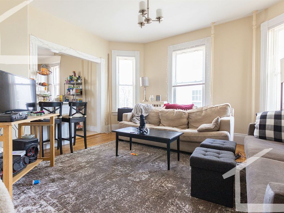 21 Bennett St. Boston - Brighton Unit Photo 8