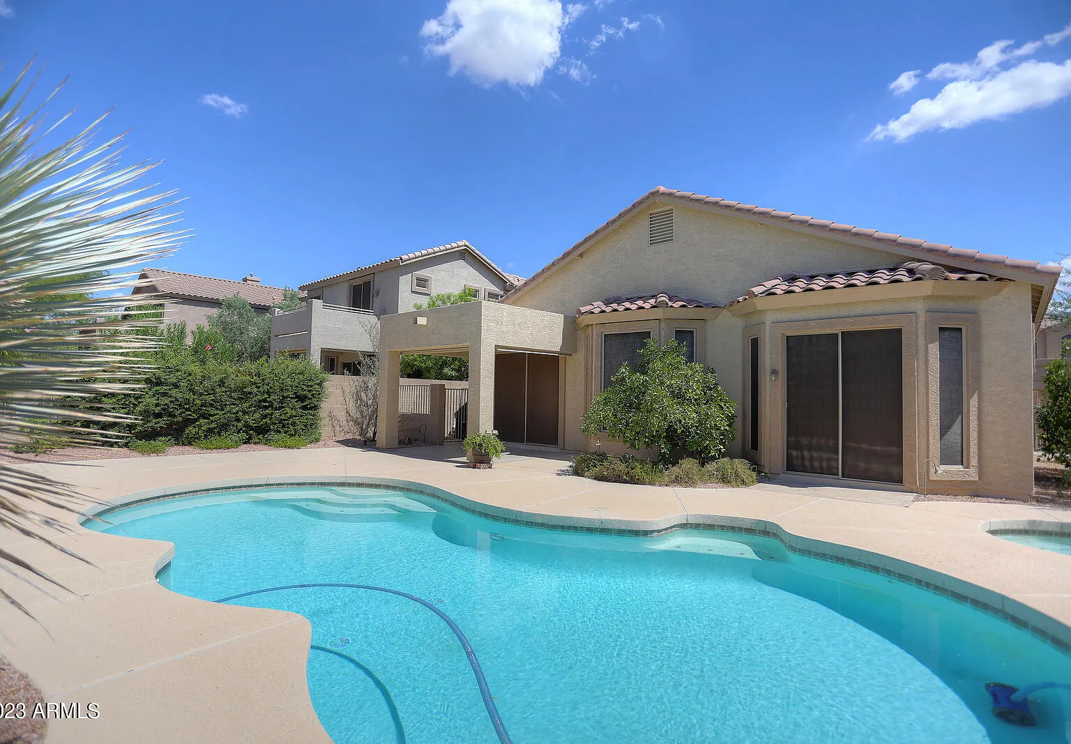 3 bed, 2.0 bath, 1571 sqft, $4,000 — Photo 3