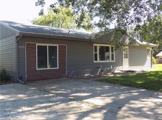 8109 Warren Dr, Des Moines, IA 50320