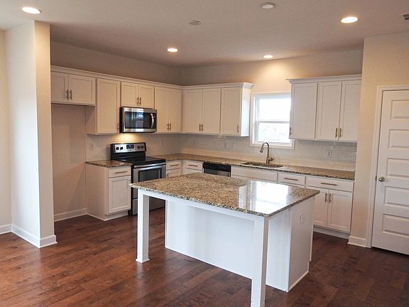 5th image of 112 Walden Village Ct