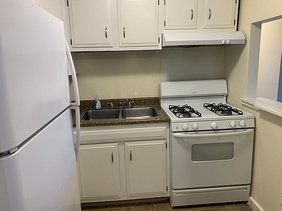 2nd image of 1144 Douglas Ave APT 6