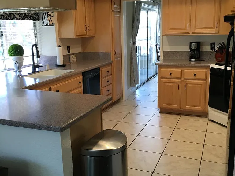 390 Hobart Cir — Photo 3
