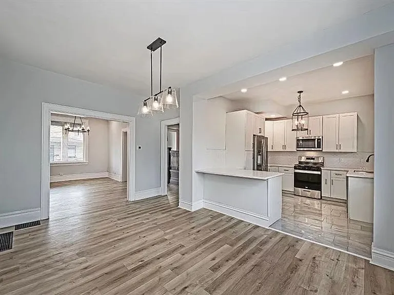 923 Adelaide St — Photo 9