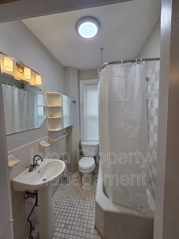 2 bed, 1.0 bath, $1,900 — Photo 4