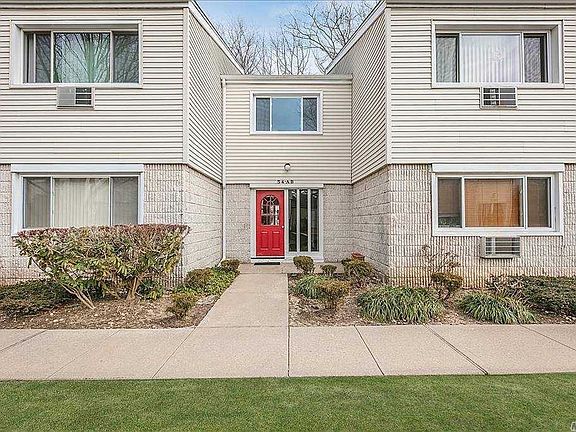 2nd image of 54 Richmond Blvd