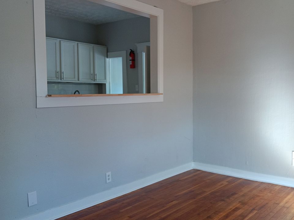 2nd image of 916 W Jackson St APT 1