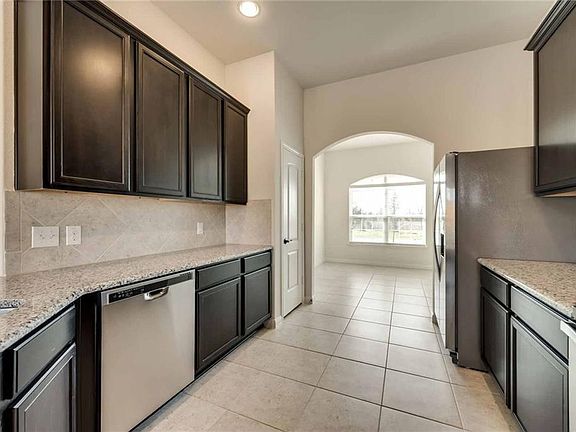 4th image of 606 Roaring Springs Dr