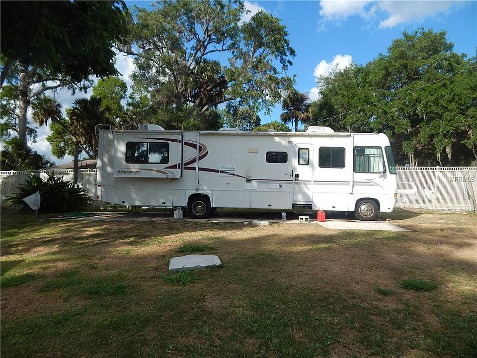 2nd image of 1090 Shady Cove Rd E #1