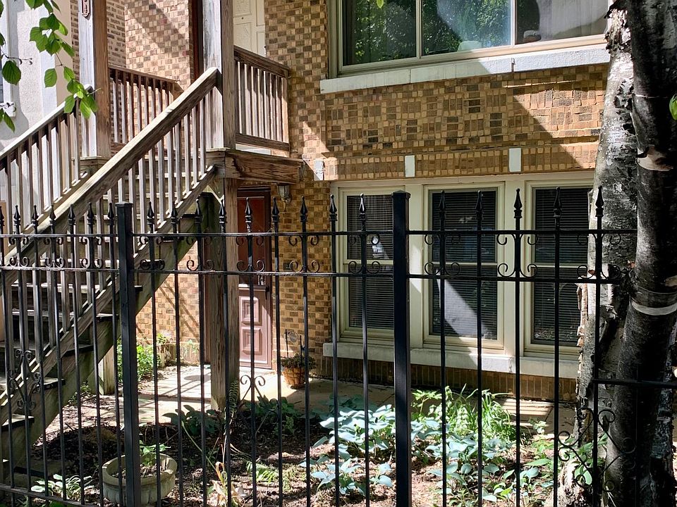 1st image of 2324 W Dickens Ave #1