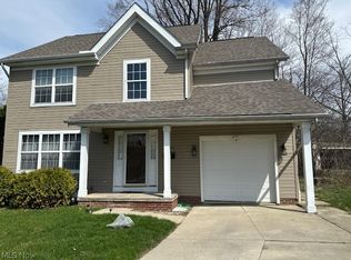 2983 Hampton Rd, Cleveland, OH 44120