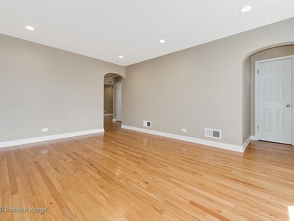 3rd image of 2239 N Leyden Ave