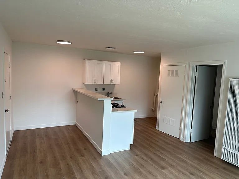 240 S Weitzel St #A — Photo 3