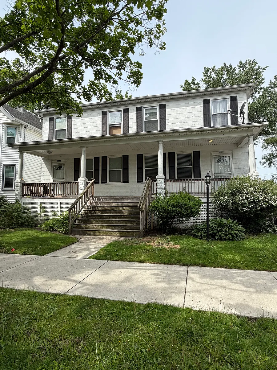 Building Photo - 1089 Lakepointe Ave