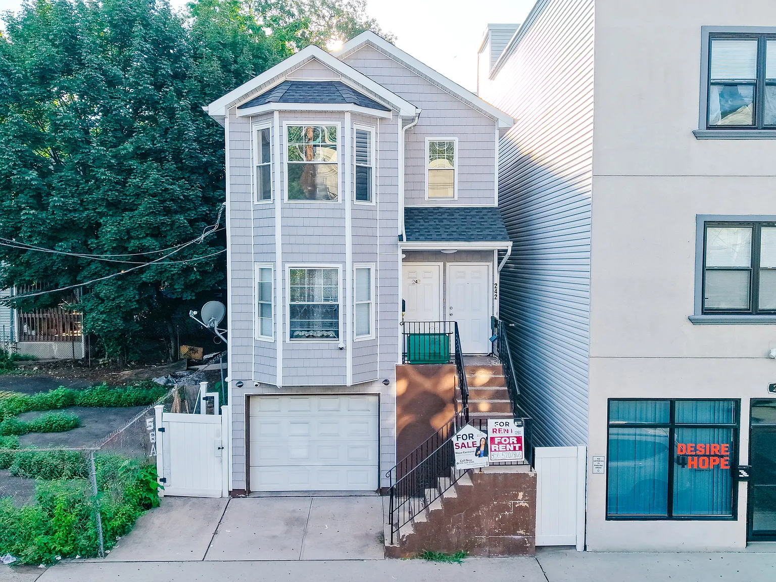 3 bed, 1000 sqft, $2,400 — Photo 1
