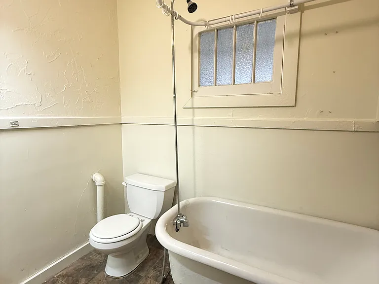 1104 D St #4 — Photo 12