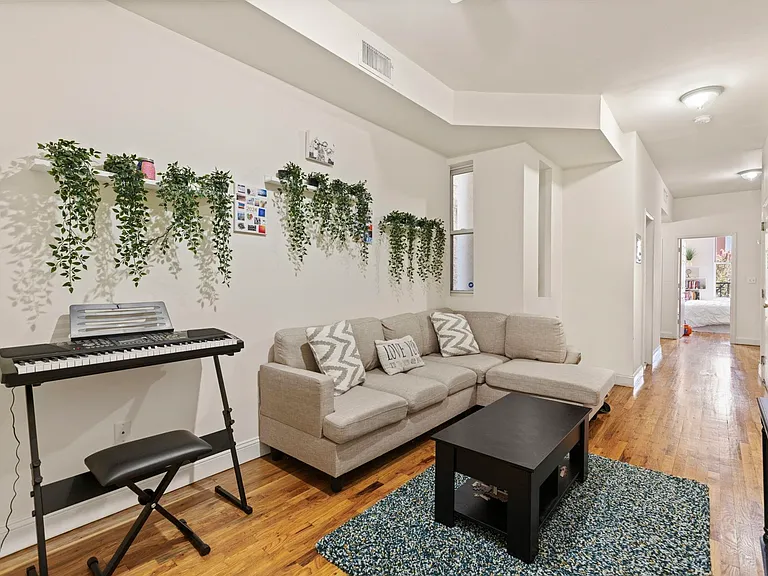 709 Willow Ave #1L — Photo 8