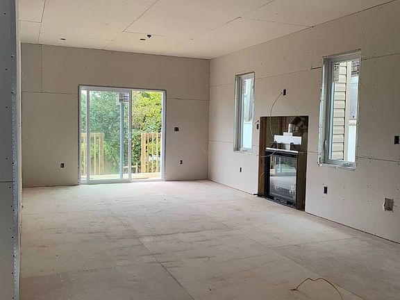 5th image of 36 Scribner Ave