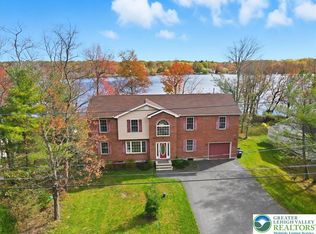 5273 Holiday Dr, Pocono Summit, PA 18346