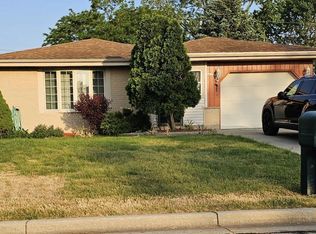 4437 S 45th St, Greenfield, WI 53220