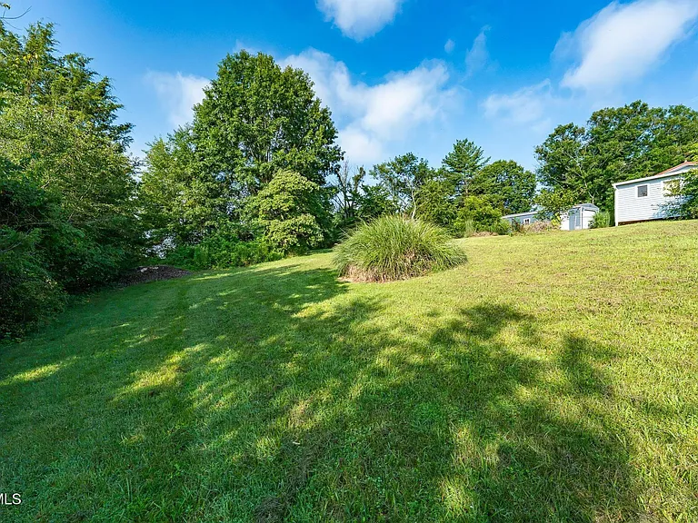 371 Oak Hill Cir — Photo 36