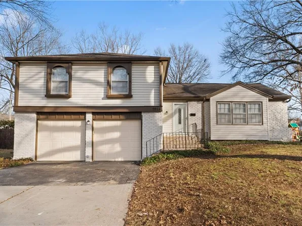 7916 W 97th St, Overland Park, KS 66212