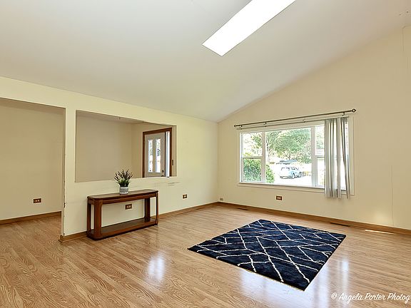4th image of 2019 Alta Vista Dr