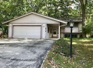 816 N Emily St, Ludington, MI 49431
