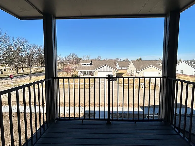 2724 Silver St — Photo 32