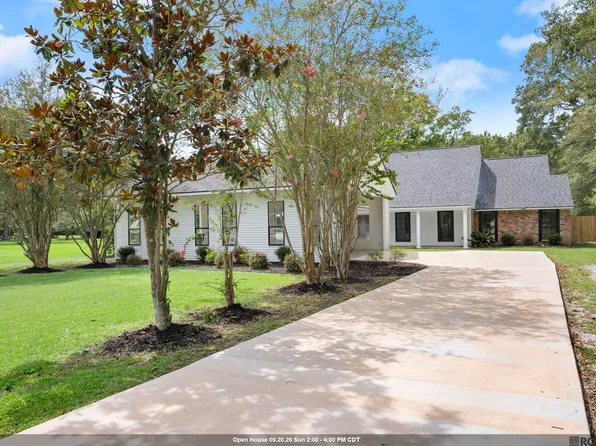 30051 Peak Ln, Walker, LA 70785