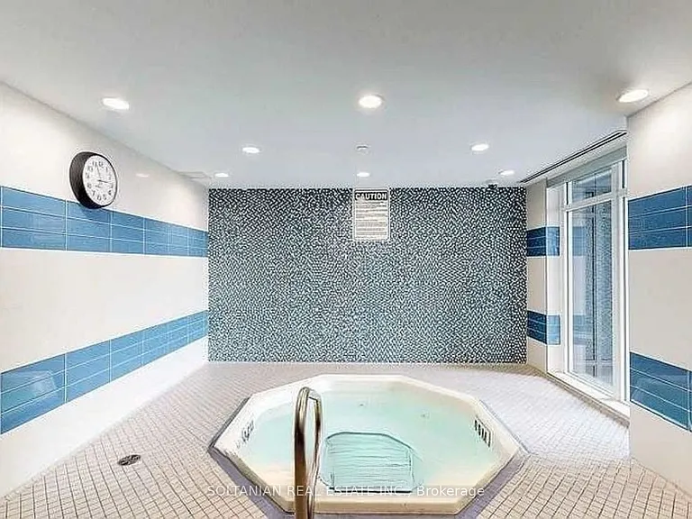 7161 Yonge St #817 — Photo 8
