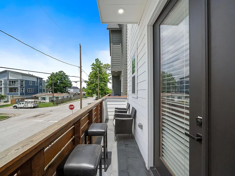 1503 Evelyn St — Photo 12