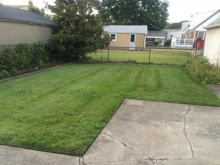 420 Old Country Rd — Photo 18