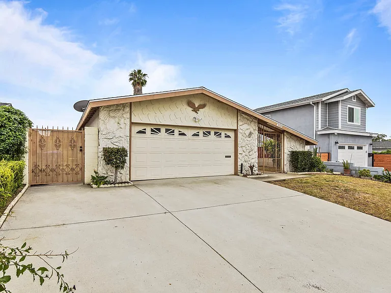 3717 Arruza St — Photo 24