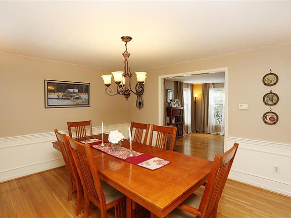 5th image of 120 Rollingwood St