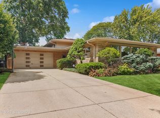 350 Cambridge Rd, Des Plaines, IL 60016