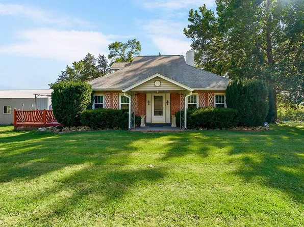 16321 Hildebrandt Rd, Leavenworth, KS 66048