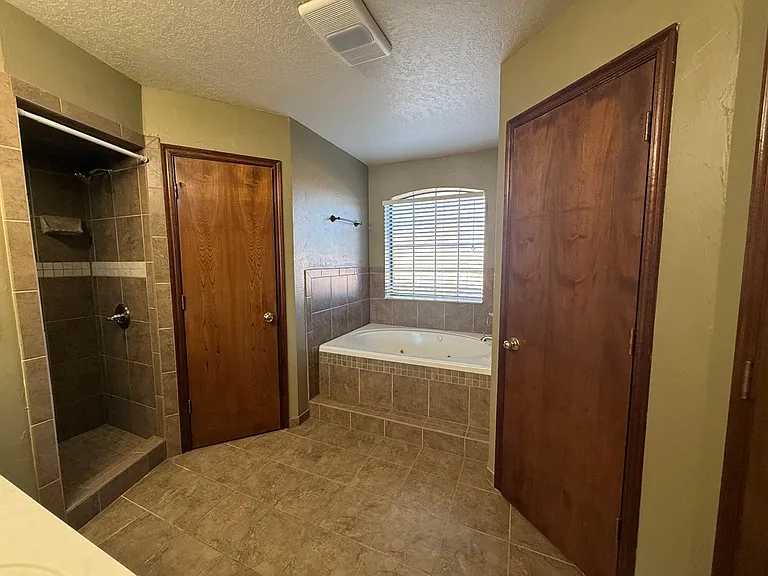 18509 Chestnut Oak Dr — Photo 18