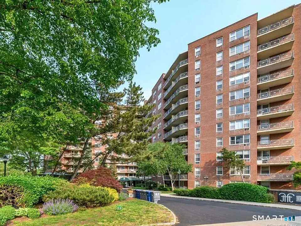 71 Strawberry Hill Ave #416