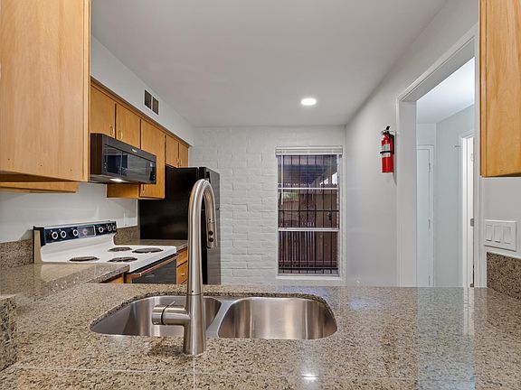 3rd image of 2875 N Tucson Blvd APT 37