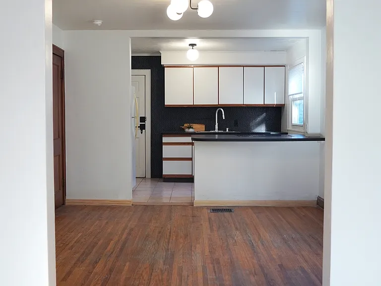2763 Indianola Ave — Photo 6