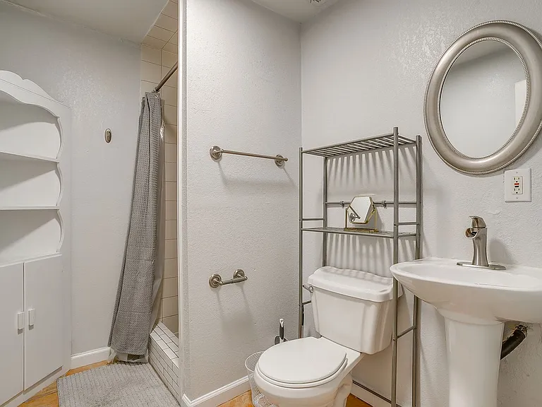3256 Greene Ave — Photo 14
