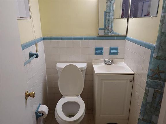 5th image of 4461 NE 17th Ave APT 2