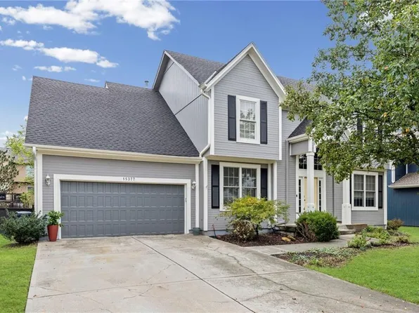 15377 S Navaho Dr, Olathe, KS 66062
