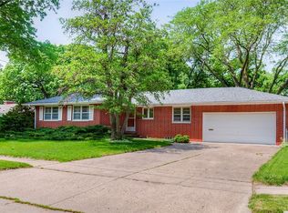 4210 43rd St, Des Moines, IA 50310