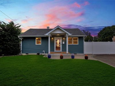 28 Academy Lane, Oakdale, NY, 11769