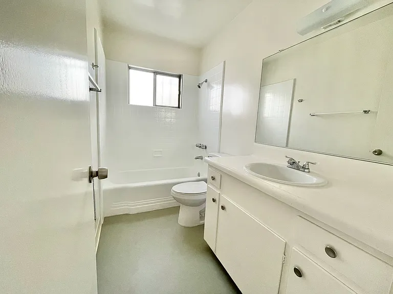 4254 W 5th St #1 — Photo 9
