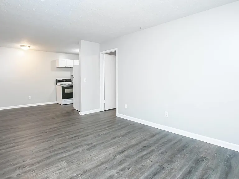 Cross Creek Apartments — Photo 28