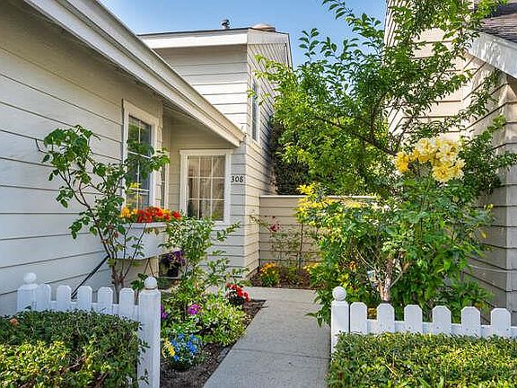 2nd image of 308 Sea Cliff Ln