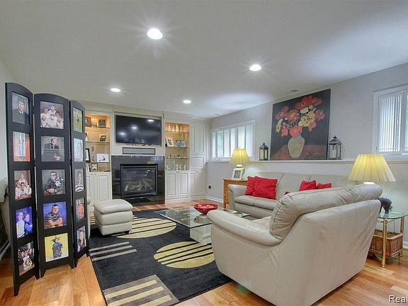 5th image of 28544 Lake Park Dr
