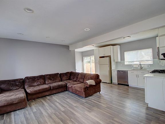 3rd image of 2478 E Scotts Ave